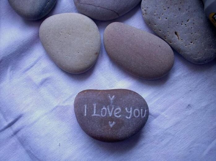 หินเป็นเครื่องรางแห่งความรัก